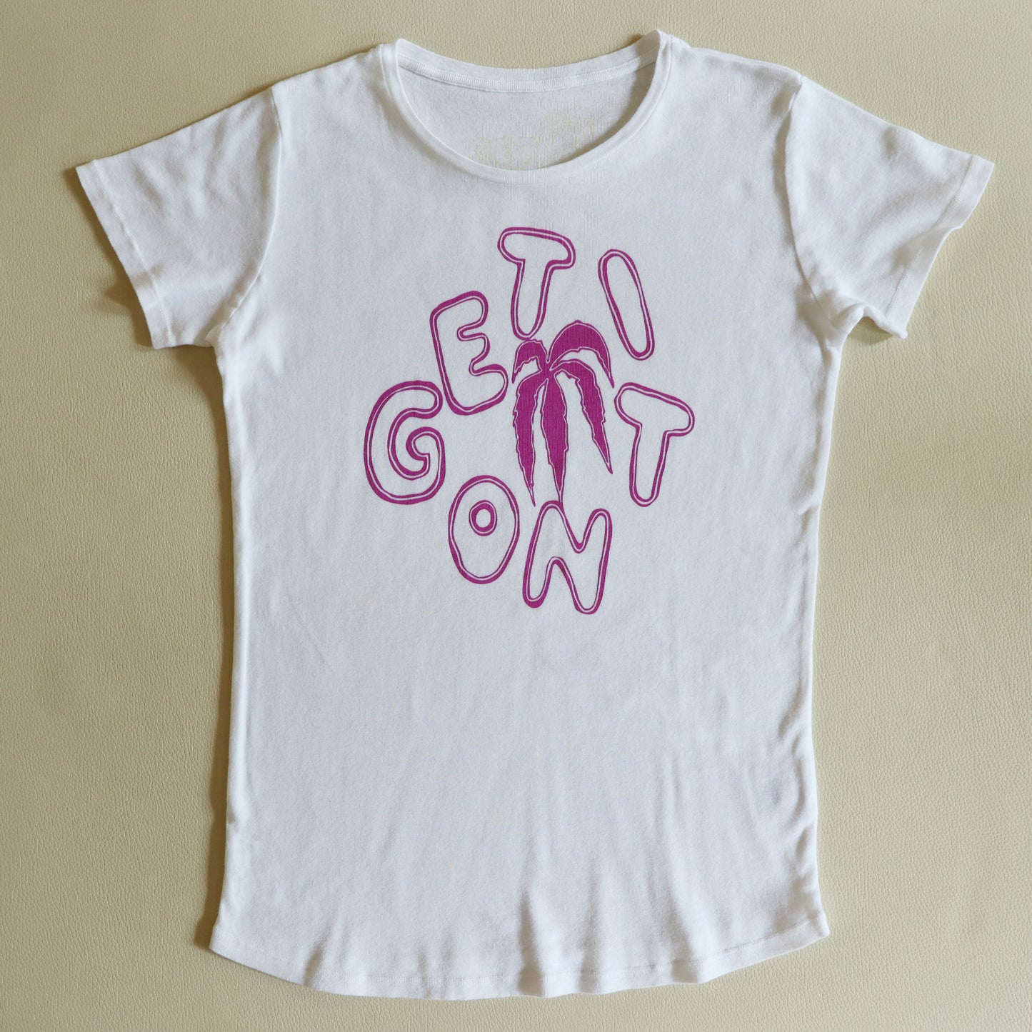 GET IT ON MAGENTA WHITE TEE